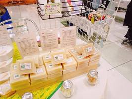 Ｈｅｒｂ・Ｒｏｏｍ　ｌｅａｆ旧パッケージ桃の葉、よもぎ、ブルーベリー石けん