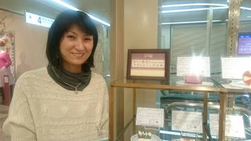Ｈｅｒｂ・Ｒｏｏｍ　ｌｅａｆ主宰松下美穂と展示用石けん