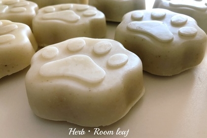 Ｈｅｒｂ・Ｒｏｏｍ　ｌｅａｆ肉球石けん