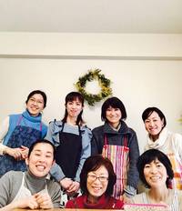 メディカルハーブキャンディ作りのワークショップ先生、参加者の皆様と写真撮影