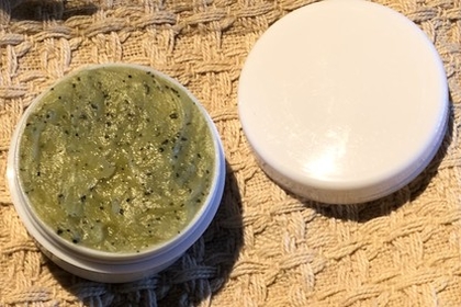 自家製”ミツロウ”でつくるハンドクリーム