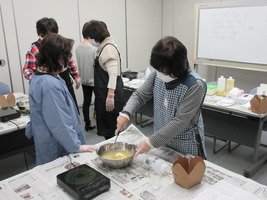 Ｈｅｒｂ・Ｒｏｏｍ　ｌｅａｆ主宰松下　美穂出張レッスン手作り石けんづくり