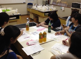 Ｈｅｒｂ・Ｒｏｏｍ　ｌｅａｆ主宰松下　美穂出張レッスンほうれん草石けんの講習会座学中