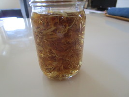 Ｈｅｒｂ・Ｒｏｏｍ　ｌｅａｆ主宰松下　美穂皮膚トラブルを解消するための石鹸＆ハーブ体験レッスンマリーゴールドのチンキづくり