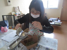 Ｈｅｒｂ・Ｒｏｏｍ　ｌｅａｆ主宰松下　美穂レッスンよもぎ石けん作成