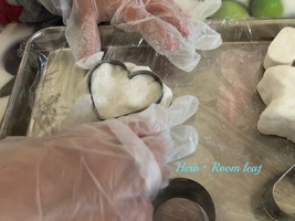 Ｈｅｒｂ・Ｒｏｏｍ　ｌｅａｆごちぽんの企画練り石けんとハーブで消臭スプレーづくり
