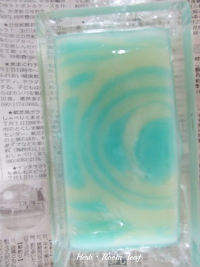 Ｈｅｒｂ・Ｒｏｏｍ　ｌｅａｆ主宰松下　美穂ラベンダー芳香蒸留水と精油で作った石けん