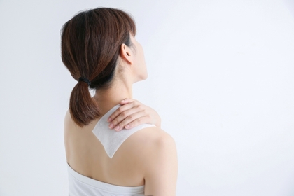 更年期女性の肩こり解消法：温湿布で健康と癒しを手に入れる方法