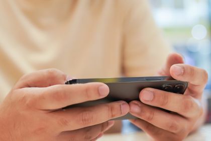 スマホ頭痛から解放！効果的な首肩ほぐし法で健康な日常を手に入れましょう