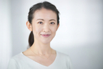 無理して笑ってしまう人の共通点